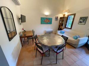 Maison de vacances Maison Porto-Vecchio, 3 pièces, 4 personnes - FR-1-62-154 Santa-Giulia Villa Asco 20137 Porto-Vecchio Corse