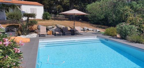 Maison pour 8 avec piscine a Prefailles