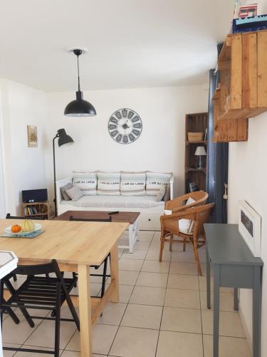 Maison proche centre et mer, jardin clos, calme.