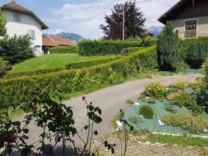 Maison proche du lac d Annecy avec grand jardin