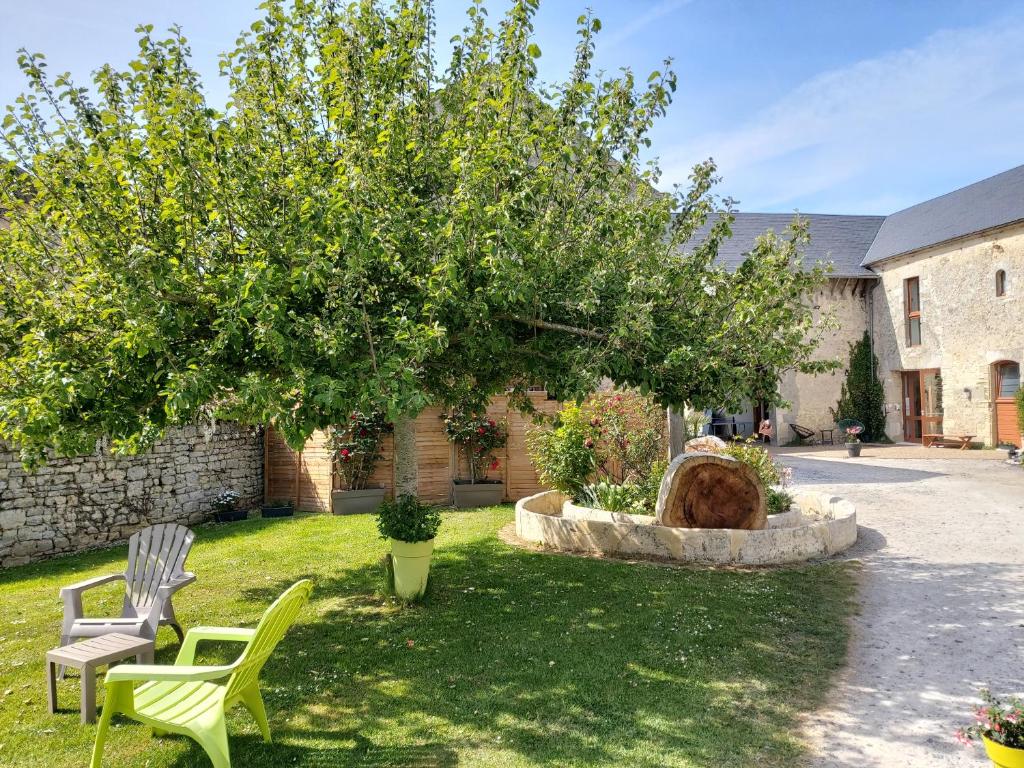 Maison Provençale avec piscine chauffée avec une jolie vue sur le Luberon, située au calme à Robion, proche de l'Isle sur la Sorgue, LS2-326 AMIRADOU 84440 Robion