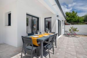 Maison recente de plain-pied avec piscine a La Plaine sur Mer