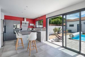 Maison recente de plain-pied avec piscine a La Plaine sur Mer