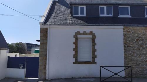 Maison rénovée avec jardin proche grande plage
