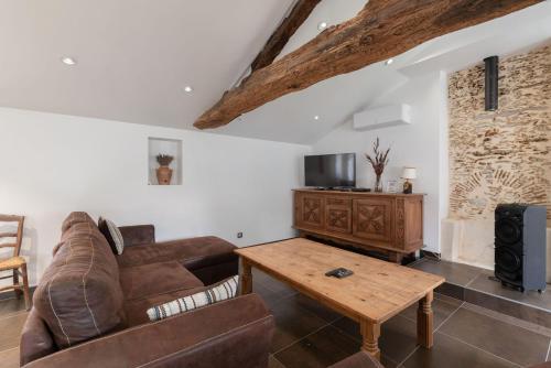 Maison rénovée avec terrasse et piscine