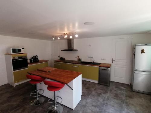 Maison renovee en pierres avec jardin près Omaha beach & Bayeux à 5mn de Port en Bessin