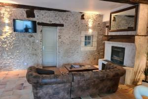 MAISON RESTAUREE 6 PERSONNES AU COEUR DU PERIGORD