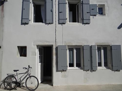 Maison Rétaise près de la Plage