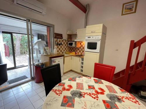 Maison Saint-Cyprien, 2 pièces, 6 personnes - FR-1-225D-161