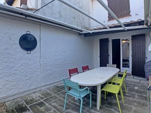 Maison Saintes-Maries-de-la-Mer, 4 pièces, 10 personnes - FR-1-475-35