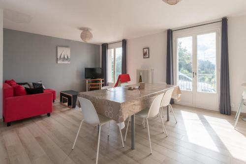 Maison spacieuse avec étage dans une impasse