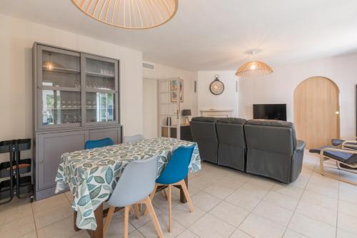 Maison spacieuse avec jardin arboré - proche plage