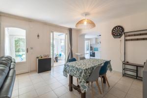 Maison spacieuse avec jardin arboré - proche plage