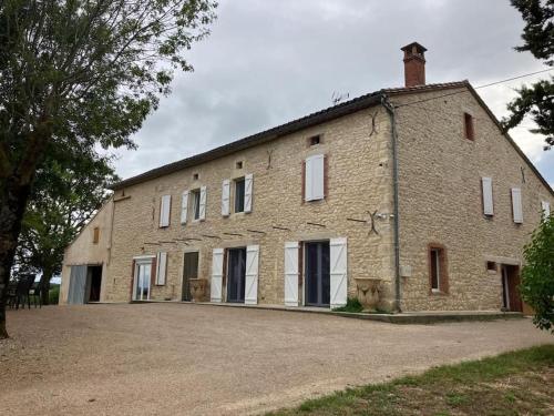 MAISON SPACIEUSE - CALME - 200m2 - JARDIN