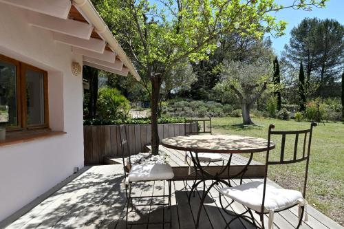 Maison spacieuse en pleine campagne avec terrasse jardin et piscine
