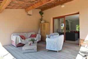 Maison spacieuse en pleine campagne avec terrasse jardin et piscine