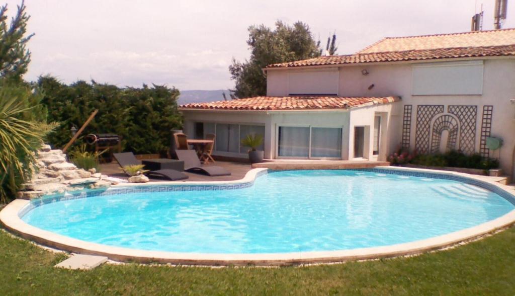 Maison St Jacques Cavaillon 534 Avenue de Saint-Baldou, 84300 Cavaillon