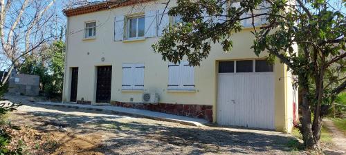 Maison sur 2000m² d'espace vert.