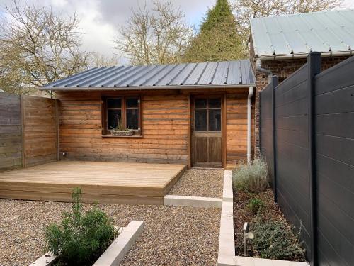 Maison sur la place du village d’Ourville en Caux