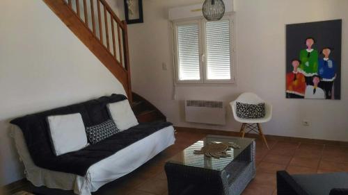 Maison T3 jardin proche remparts Aigues Mortes