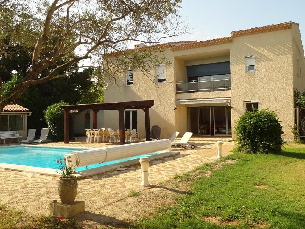 Maison de vacances Maison Taillades, 7 pièces, 12 personnes - FR-1-708-7 411 Route de Cavaillon 84300 Les Taillades