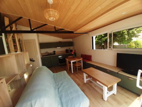 Maison Ti Havre avec jacuzzi privé dans village de pêcheurs à Brem sur mer !