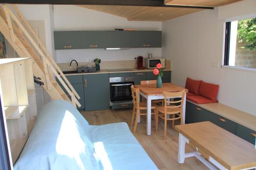 Maison Ti Havre avec jacuzzi privé dans village de pêcheurs à Brem sur mer !