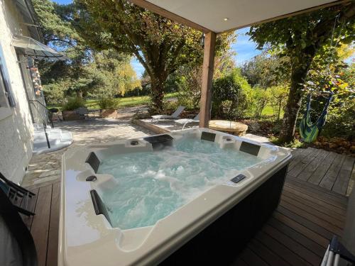Maison tournesol Sarlat avec spa privatif
