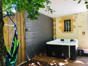 Maison tournesol Sarlat avec spa privatif