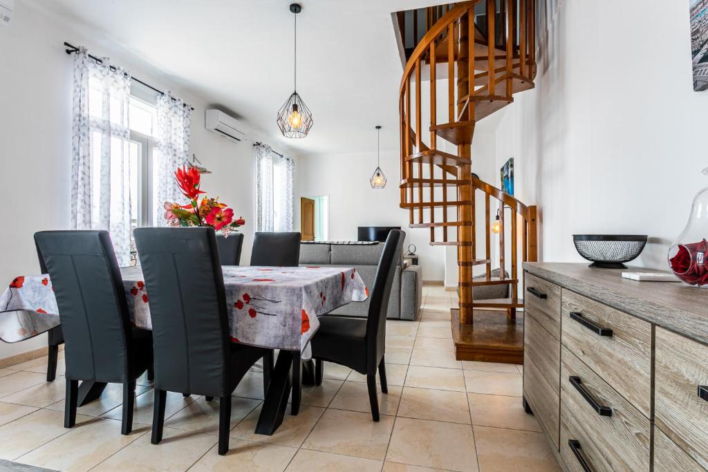 Maison Trégastel, 5 pièces, 6 personnes - FR-1-542-15 22730 Trégastel