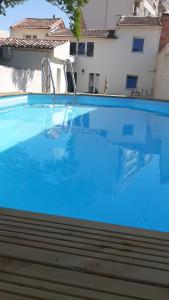 Maison trois chambres, près remparts, jardin, piscine