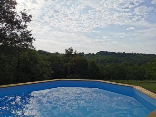 Maison typique périgourdine avec piscine