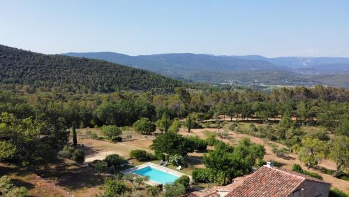 Maison typique provençal au cœur de la nature