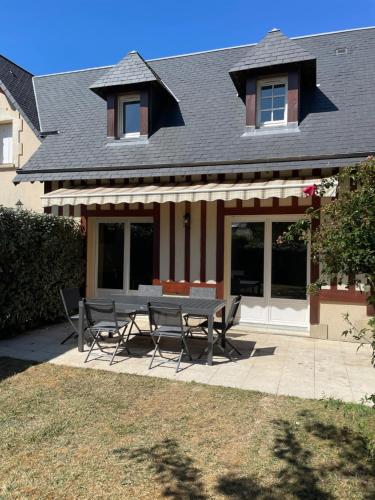 Maison vélo piscine tennis