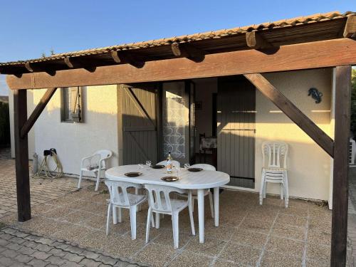 Maison Vendres, 3 pièces, 8 personnes - FR-1-701-33