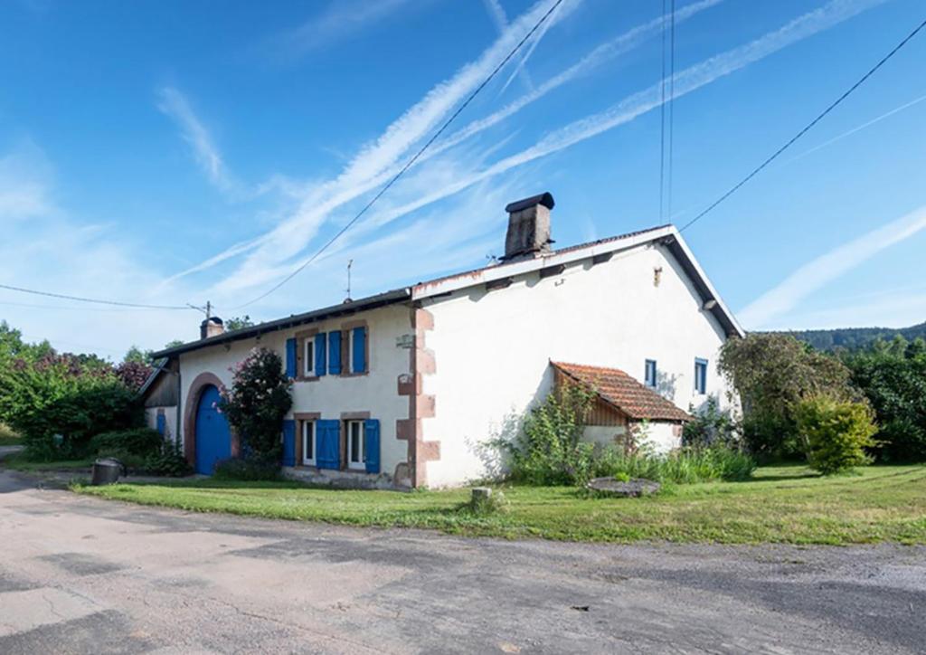 Maison de vacances Maison Vosgienne 10p à 15min du Lac et des pistes 2 Rue du Cours de L Aître 88640 Granges-sur-Vologne