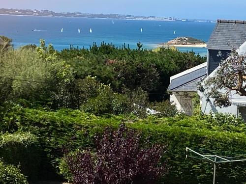 Maison vue mer plages et bourg à pied