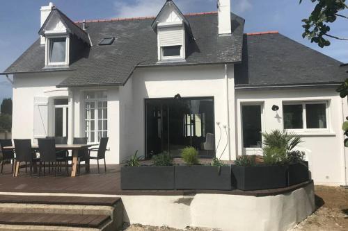 Maison vue mer proche commerces plages et sentier douanier