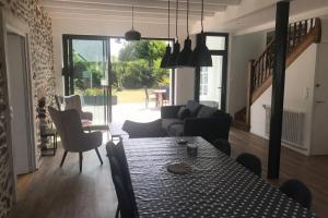 Maison vue mer proche commerces plages et sentier douanier