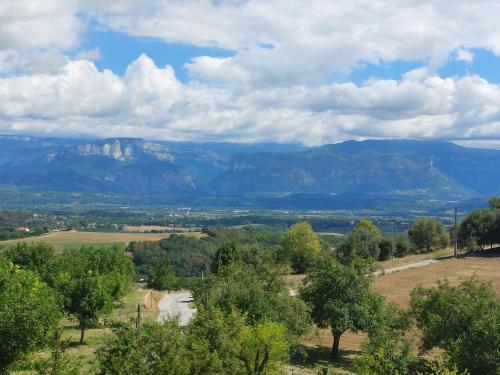 Maisonnette campagnarde avec vue sur Vercors