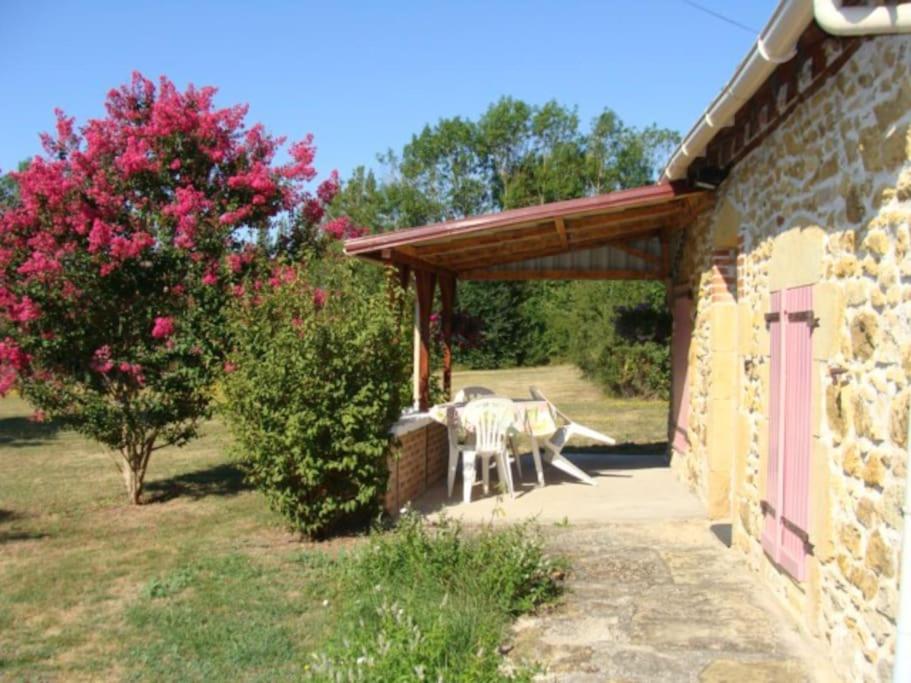 Maisonnette dans un cadre de verdure 18 La Chaussée, 36400 Chassignolles