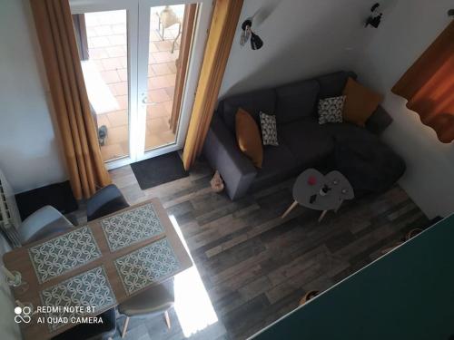 Maisonnette en bord de rivière tout près du Mans
