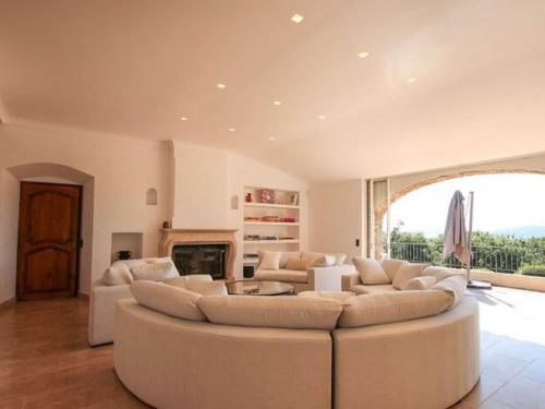 Majestic holiday home in Grimaud with private pool