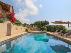 Majestic holiday home in Grimaud with private pool