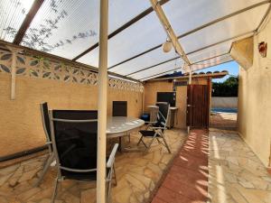 Majestic Holiday Home in Olonzac with Private Pool