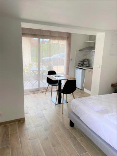 Majorbnb Confortable apartment close Suisse C3