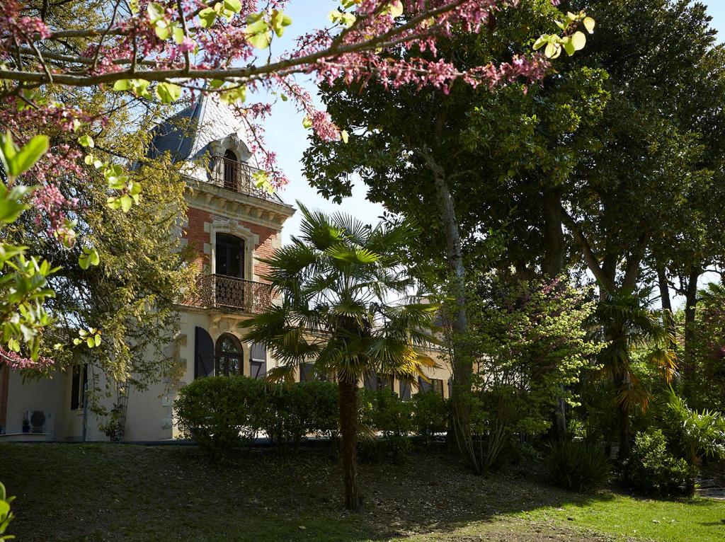 Maison de vacances Manor House La Tour d'Armène 16 Avenue Georges Cassagnabere 47170 Mézin