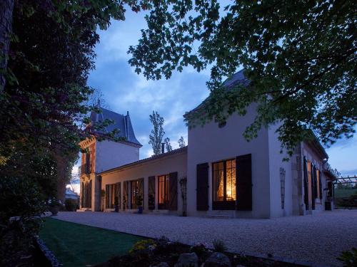 Manor House La Tour d'Armène