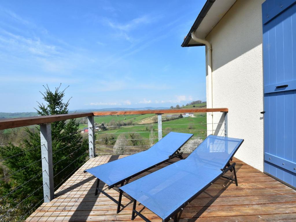 Maison de vacances Mansion in Cuzy with Swimming Pool Terrace and Heating  71320 Cuzy
