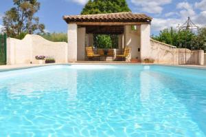 Mas for 9 person(s) not overlooked with secure and private swimming pool.